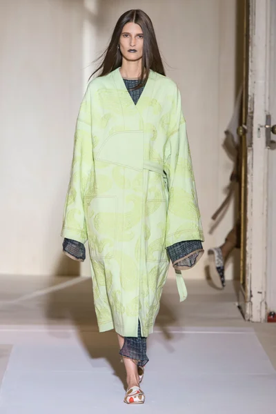 Look 13